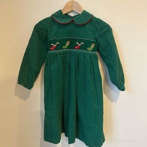 Class Christmas! Size 6x 100% cotton green velvet corduroy dress with smocking